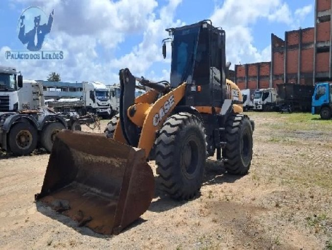 PÁ CARREGADEIRA CASE 621E