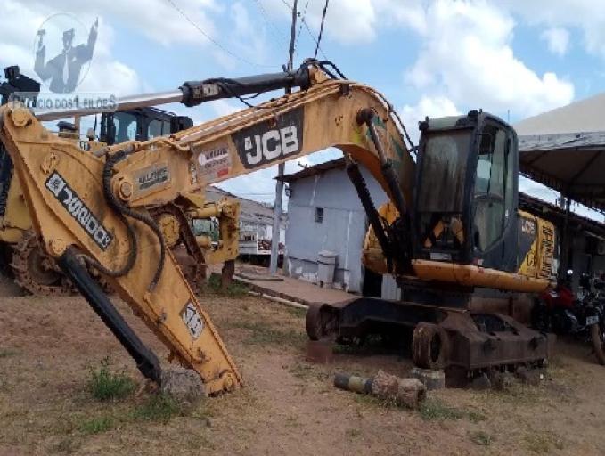 ESCAVADEIRA JCB JS 200